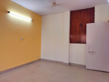 Room in 2 BHK Apartment at Sarita Vihar Pocket-J RWA, Sarita Vihar – for Rent