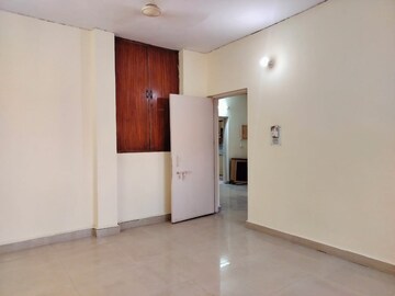 Room in 2 BHK Apartment at Sarita Vihar Pocket-J RWA, Sarita Vihar – for Rent