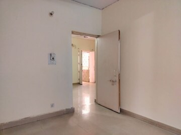 Room in 2 BHK Apartment at Sarita Vihar Pocket-J RWA, Sarita Vihar – for Rent