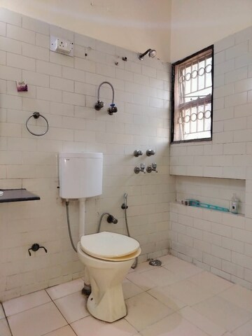 Bathroom in 2 BHK Apartment at Sarita Vihar Pocket-J RWA, Sarita Vihar – for Rent