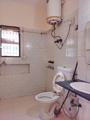 Bathroom in 2 BHK Apartment at Sarita Vihar Pocket-J RWA, Sarita Vihar – for Rent