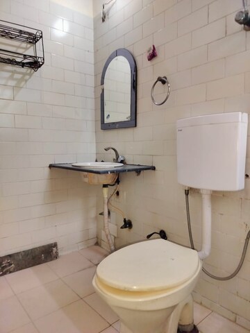Bathroom in 2 BHK Apartment at Sarita Vihar Pocket-J RWA, Sarita Vihar – for Rent