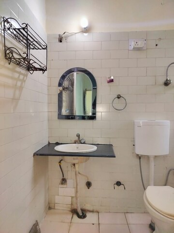 Bathroom in 2 BHK Apartment at Sarita Vihar Pocket-J RWA, Sarita Vihar – for Rent