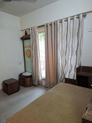 Furnished Amenities in 2 BHK Apartment at Mahavir Kalpavruksha, Ghodbunder Road – for Rent