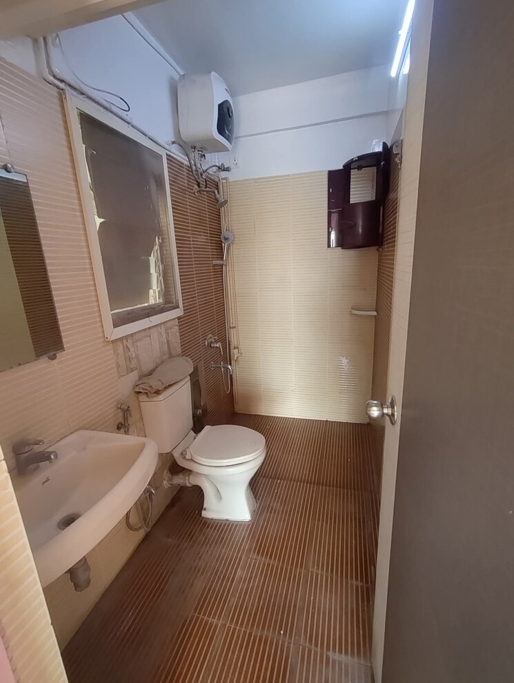 Bathroom, kumar-palmgrove 2 Bedroom 1200 Sq.Ft. Apartment In Kondhwa Pune 8902212