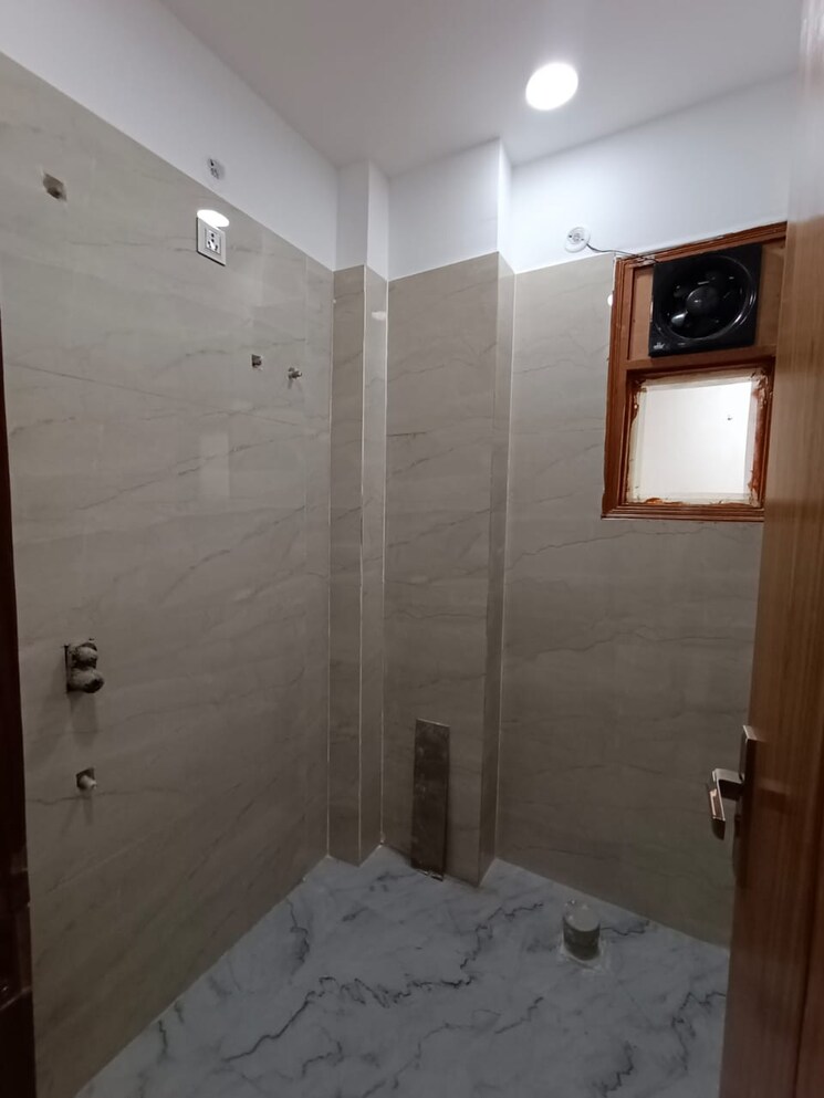 Bathroom, shakti khand 2 3 Bedroom 1450 Sq.Ft. Builder Floor In Shakti Khand 2 Ghaziabad 8902229