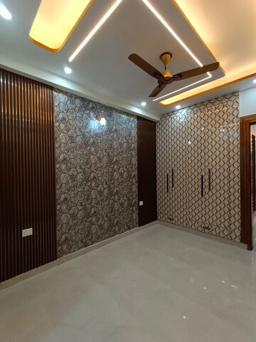 Bedroom in 3 BHK Builder Floor at Shakti Khand – for Rent