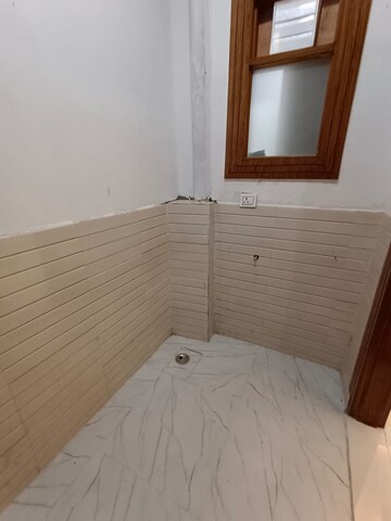 Room in 3 BHK Builder Floor at Shakti Khand – for Rent