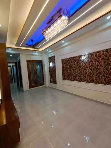 Room in 3 BHK Builder Floor at Shakti Khand – for Rent