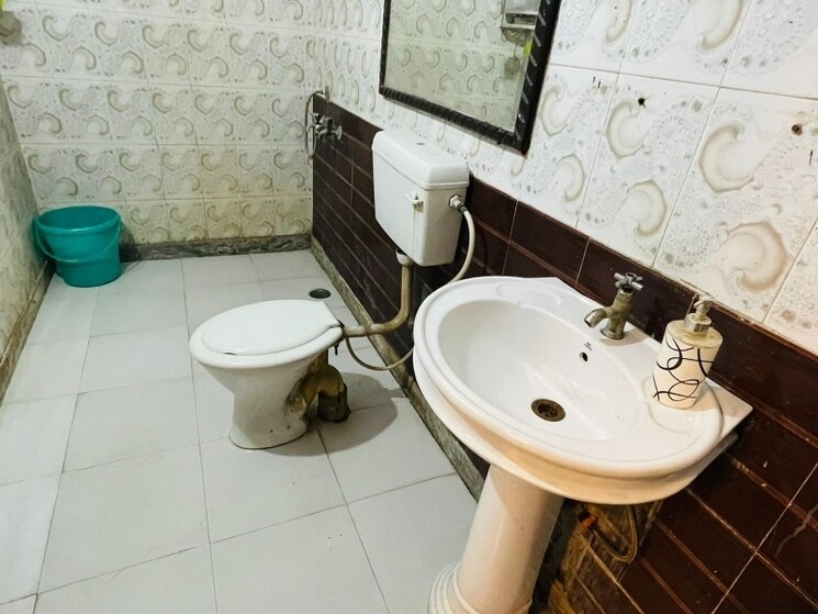 Bathroom, shri-radha-sky-park 2 Bedroom 945 Sq.Ft. Apartment In Sector 16b Greater Noida Greater Noida 8902241