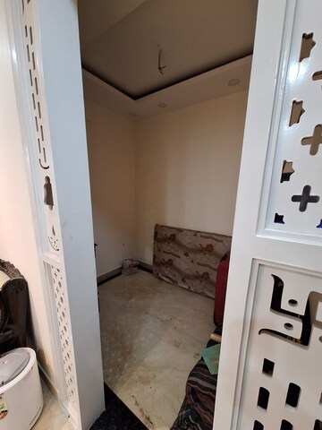 Building Lobby in 3 BHK Builder Floor at Unitech Arcadia, South City 2 – for Rent