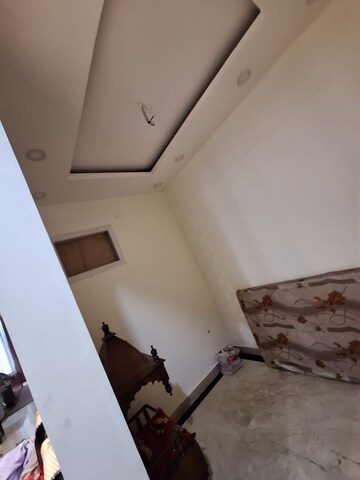 Master Bedroom in 3 BHK Builder Floor at Unitech Arcadia, South City 2 – for Rent