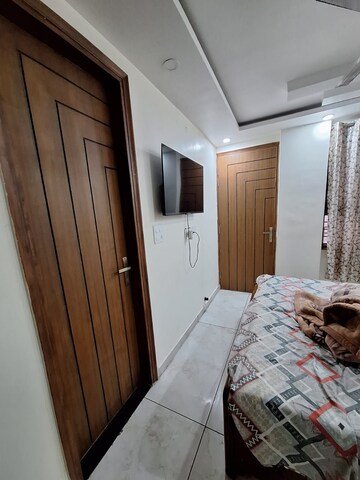 Bedroom in 3 BHK Builder Floor at Unitech Arcadia, South City 2 – for Rent