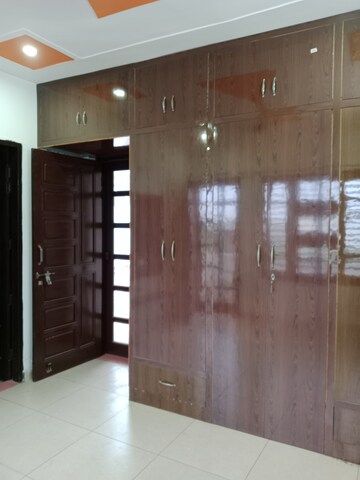Room in 2 BHK Builder Floor at Sector 18 – for Rent
