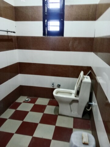 Attached Bathroom in 2 BHK Builder Floor at Sector 18 – for Rent