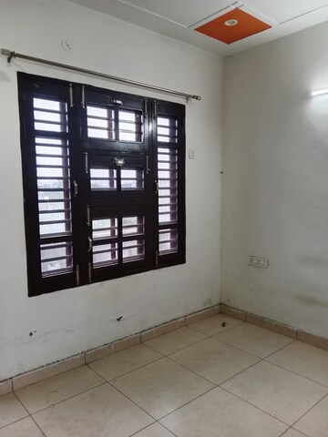 Room in 2 BHK Builder Floor at Sector 18 – for Rent