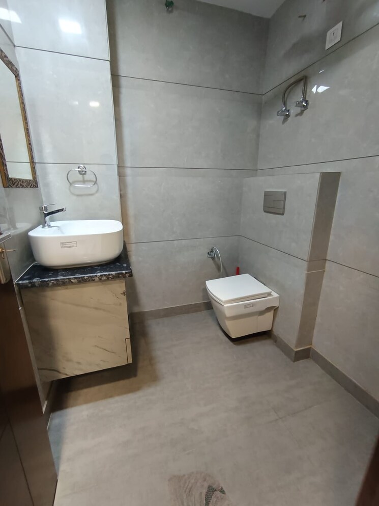 Bathroom, anuradha-apartments-cghs 2 Bedroom 1000 Sq.Ft. Apartment In Paschim Vihar Delhi 8902246
