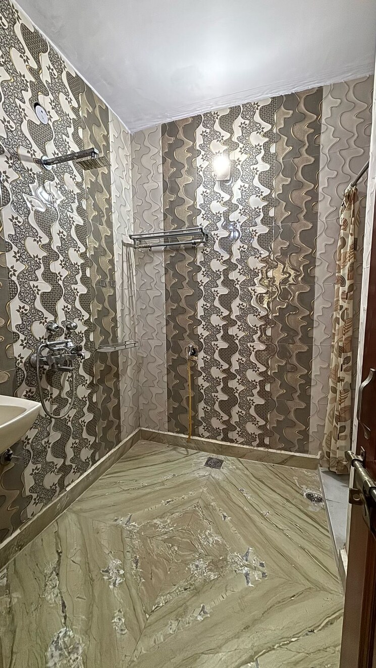 Attached Bathroom, madhur-apartment 2 Bedroom 1000 Sq.Ft. Apartment In Paschim Vihar Delhi 8902251