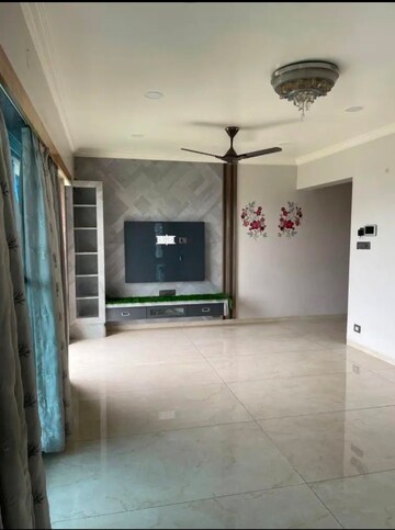 Room in 3 BHK Apartment at Amanora Elivate Tower, Hadapsar – for Rent