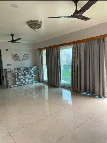 Room in 3 BHK Apartment at Amanora Elivate Tower, Hadapsar – for Rent