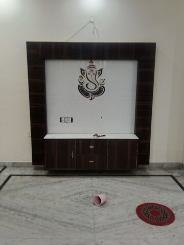 Room in 2 BHK Builder Floor at Ansals Sushant City – for Rent