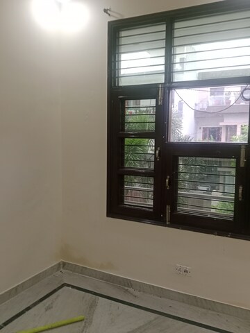 Room in 2 BHK Builder Floor at Ansals Sushant City – for Rent