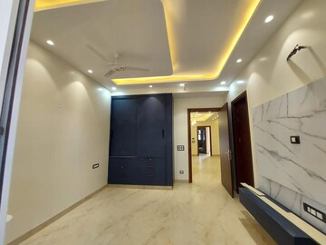 Room in 3 BHK Apartment at Shubh Niketan Apartments, Paschim Vihar – for Rent