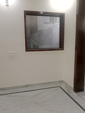 Room in 2 BHK Builder Floor at Ansals Sushant City – for Rent