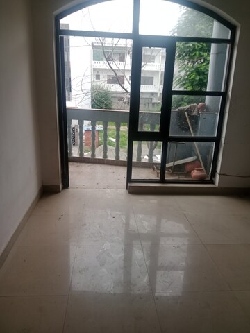 Room in 3 BHK Builder Floor at Ansals Sushant City – for Rent