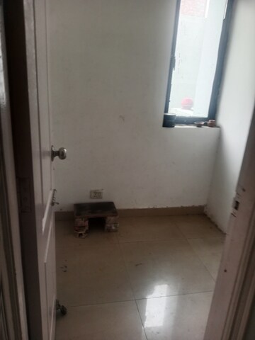 Room in 3 BHK Builder Floor at Ansals Sushant City – for Rent