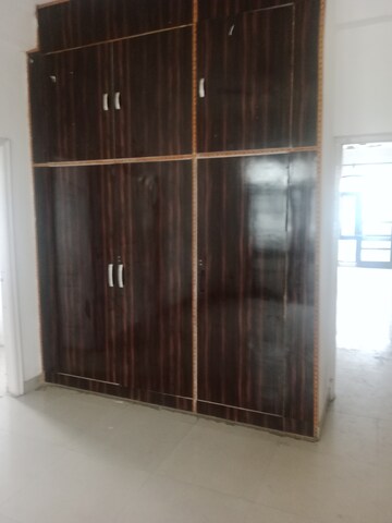 Room in 3 BHK Builder Floor at Ansals Sushant City – for Rent