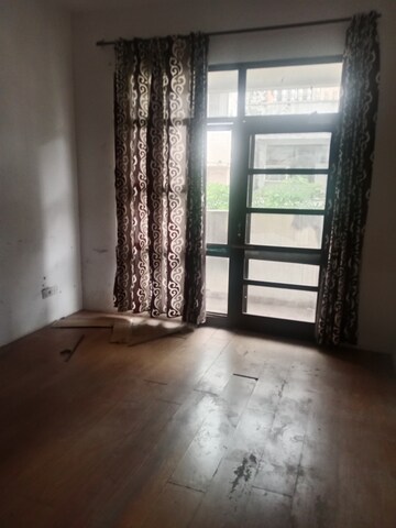 Room in 3 BHK Builder Floor at Ansals Sushant City – for Rent