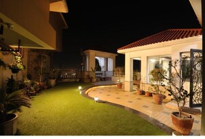 Parking in 5 BHK Penthouse at Amrapali Sapphire, Sector 45 – for Sale