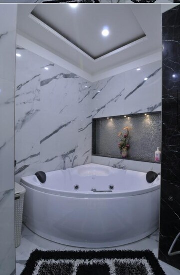 Bathroom in 5 BHK Penthouse at Amrapali Sapphire, Sector 45 – for Sale