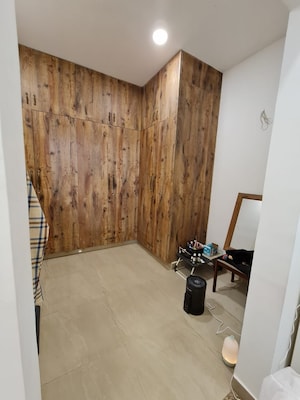 Furnished Amenities in 4 BHK Apartment at Amrapali Sapphire, Sector 45 – for Sale