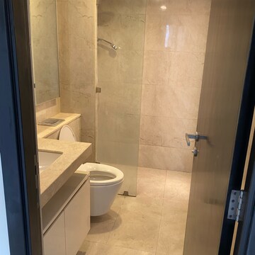 Attached Bathroom in 2.5 BHK Apartment at Powai – for Rent