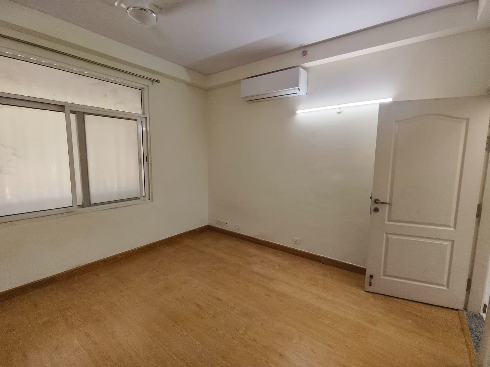 3 BHK + Servant Room Apartment For Sale in Jaypee Greens Star Court