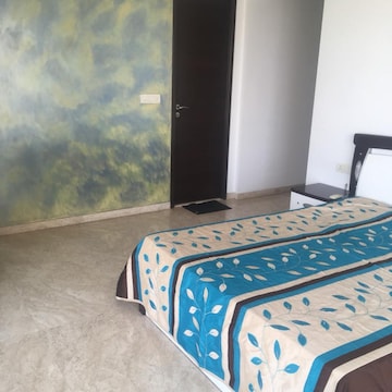 Bedroom in 3.5 BHK Apartment at Powai – for Rent
