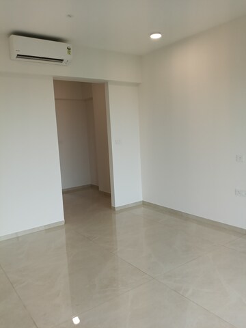 Room in 4 BHK Apartment at Godrej Horizon Wadala, Wadala – for Sale