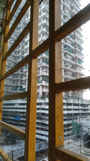 Staircase in 2 BHK Apartment at Sugee Atharva, Prabhadevi – for Rent