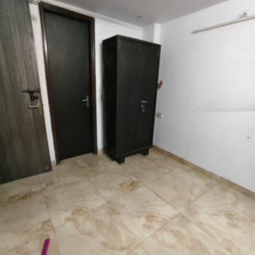 Room in 1 BHK Builder Floor at RWA Vasundhara Sector 4A, Vasundhara Sector 6 – for Rent