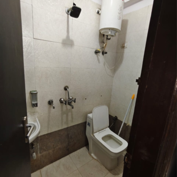 Attached Bathroom in 1 BHK Builder Floor at RWA Vasundhara Sector 4A, Vasundhara Sector 6 – for Rent