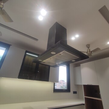 Furnished Amenities in 4 BHK Builder Floor at Unitech Woodstock Floors, Sector 50 – for Sale