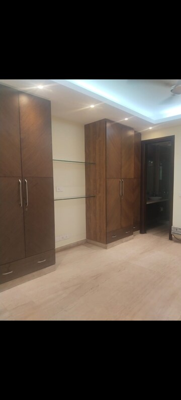 Room in 3 BHK Builder Floor at Greater Kailash I – for Rent