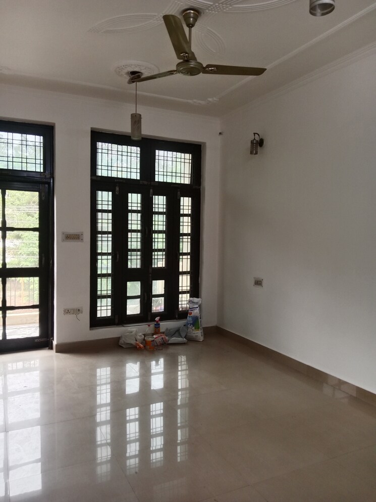 Room, sector 37 2 Bedroom 1100 Sq.Ft. Builder Floor In Sector 37 Faridabad 8902600