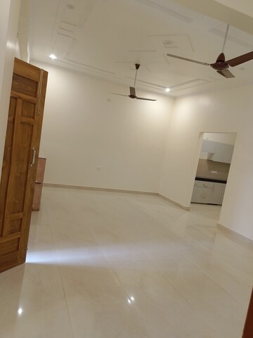 Room in 2 BHK Independent House at Gomti Nagar – for Rent