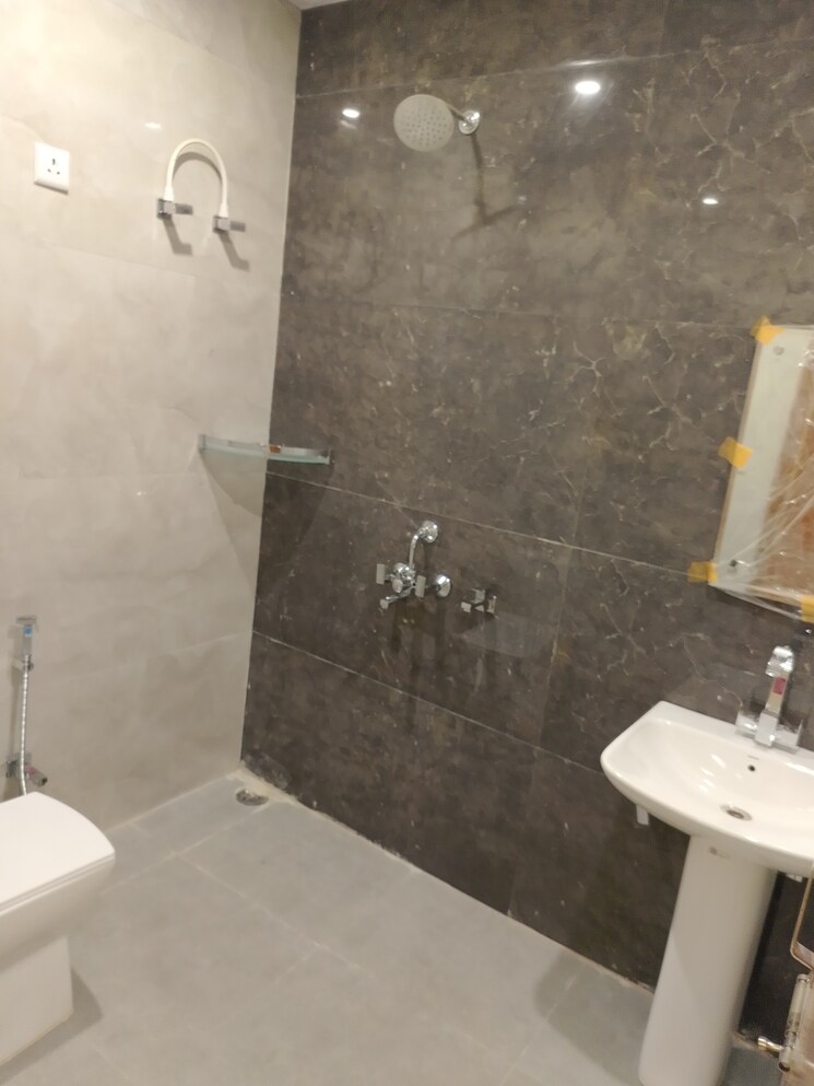 Bathroom, gomti nagar 2 Bedroom 3200 Sq.Ft. Independent House In Gomti Nagar Lucknow 8902616