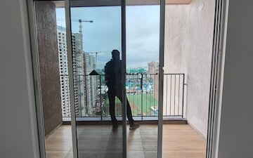 Room in 2 BHK Apartment at Godrej Boulevard, Manjari – for Rent