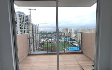 Room in 2 BHK Apartment at Godrej Boulevard, Manjari – for Rent