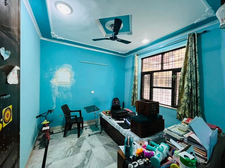 Room, green fields colony 3 Bedroom 4050 Sq.Ft. Builder Floor In Green Fields Colony Faridabad 8902667
